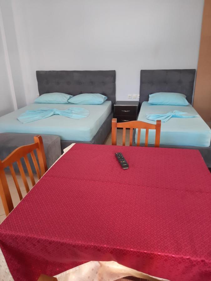 Rock Star-Pllakat Bed and Breakfast Sarandë Eksteriør billede