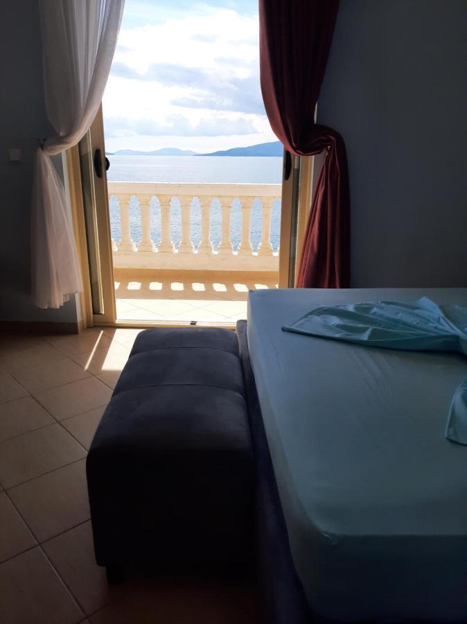 Rock Star-Pllakat Bed and Breakfast Sarandë Eksteriør billede
