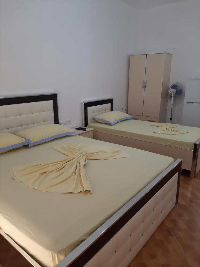 Rock Star-Pllakat Bed and Breakfast Sarandë Eksteriør billede