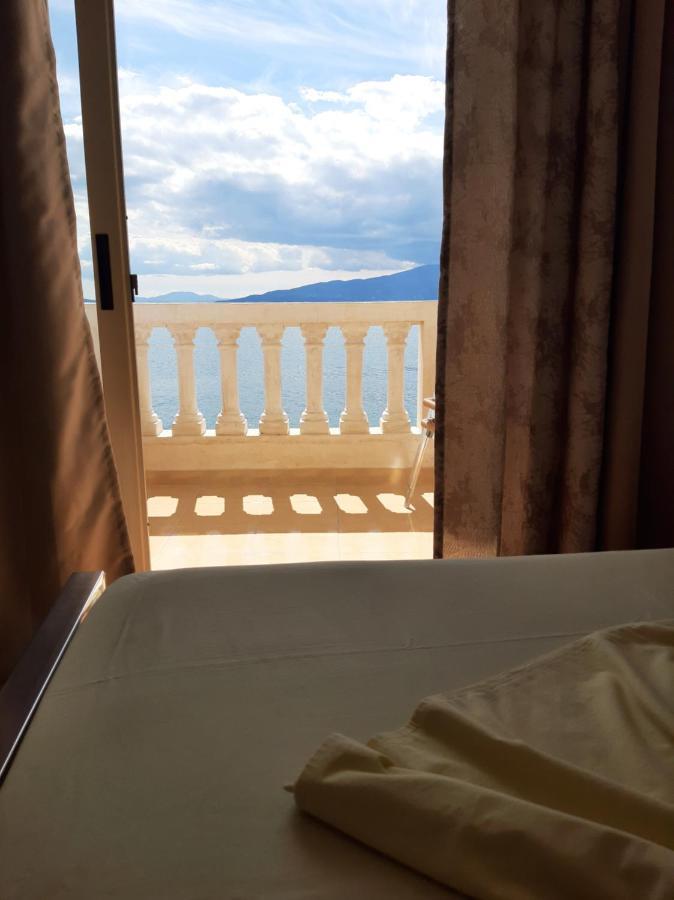 Rock Star-Pllakat Bed and Breakfast Sarandë Eksteriør billede