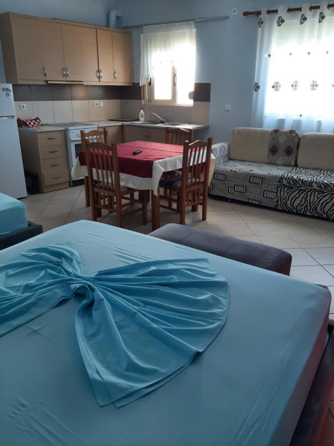Rock Star-Pllakat Bed and Breakfast Sarandë Eksteriør billede