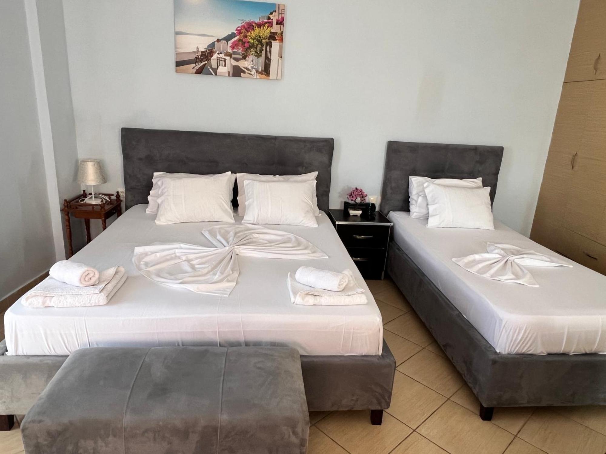 Rock Star-Pllakat Bed and Breakfast Sarandë Eksteriør billede