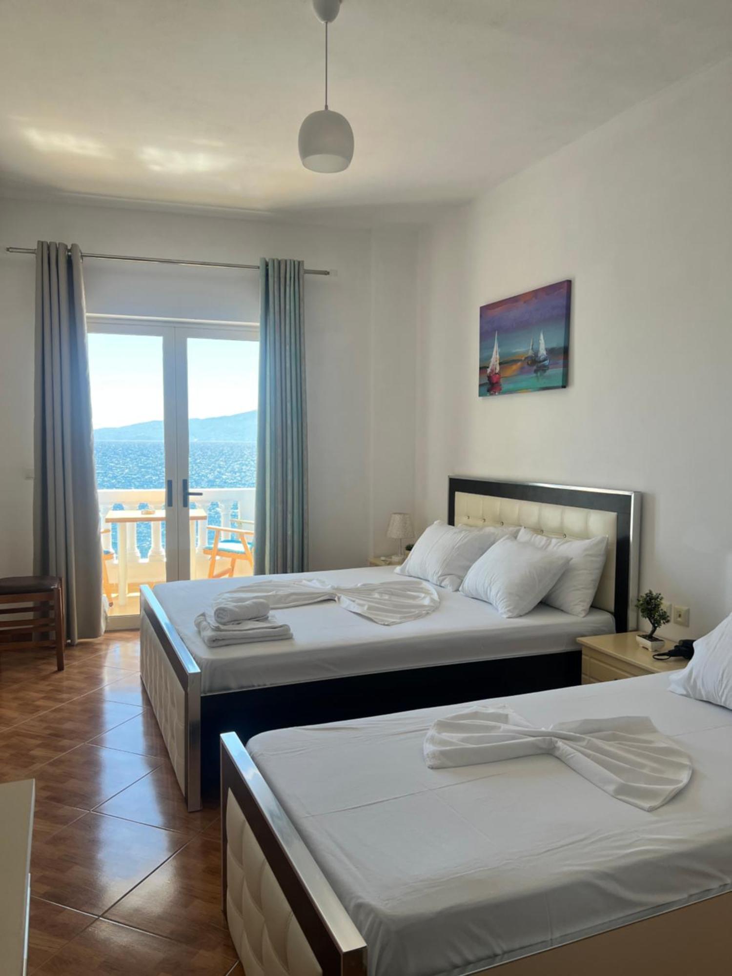 Rock Star-Pllakat Bed and Breakfast Sarandë Eksteriør billede